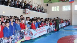 Более 250 российских бойцов приехали на чемпионат страны по самбо в Александровском