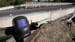 Ремонт моста завершают в Александровском округе