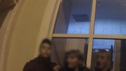 СКР возбудил уголовное дело в отношении женщины, подозреваемой в применении насилия к полицейскому