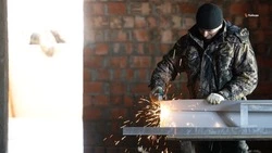 Житель Александровского округа открыл столярный бизнес благодаря соцконтракту